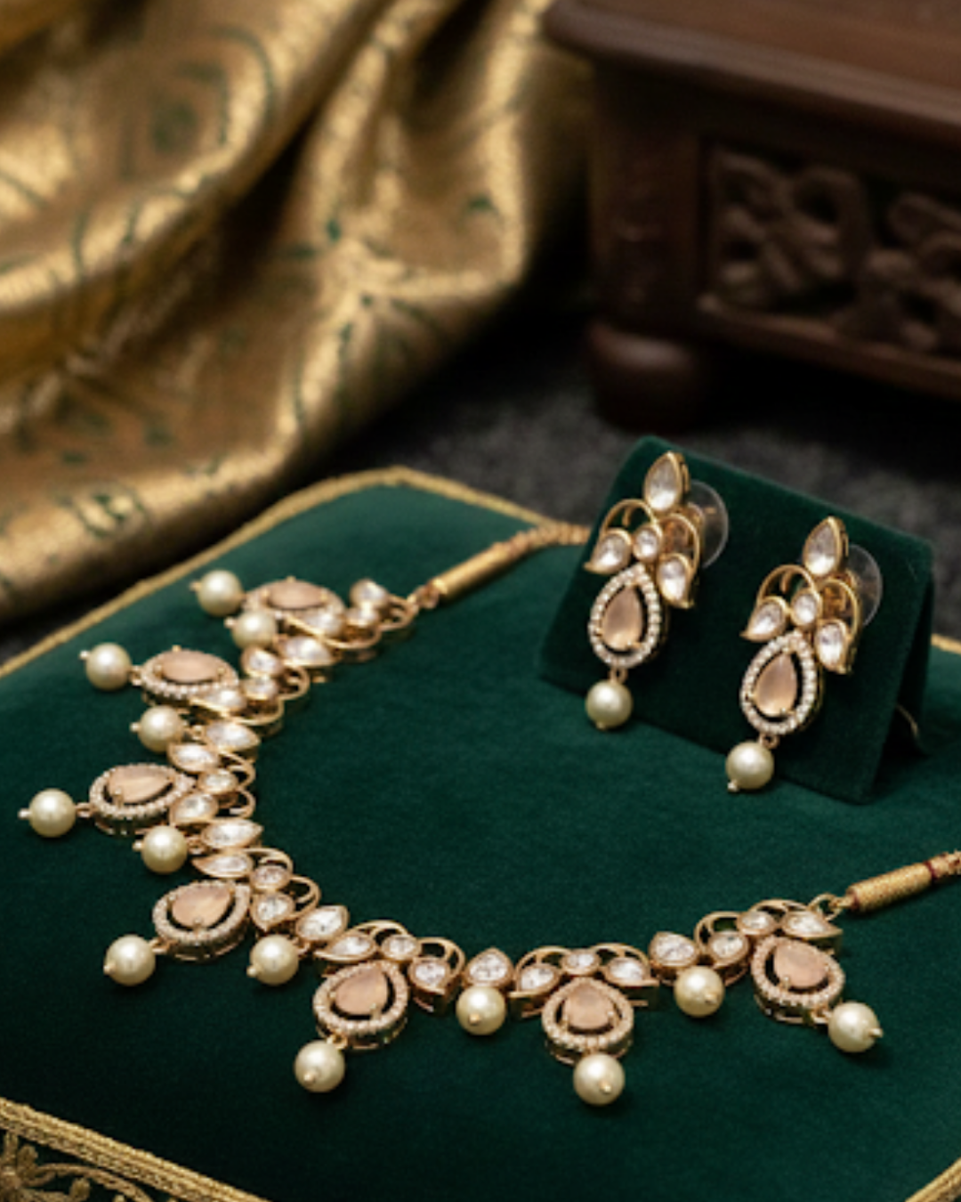 The Verra Necklace Set (Peach)