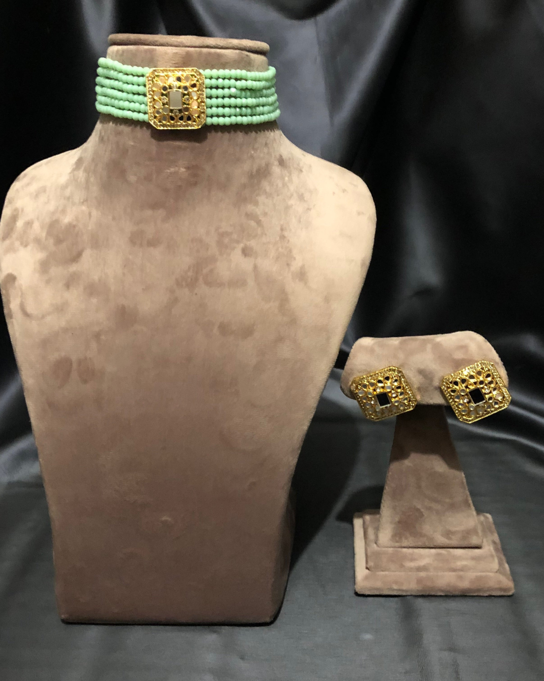 Victorian Traditional Glass Necklace Set - Mint