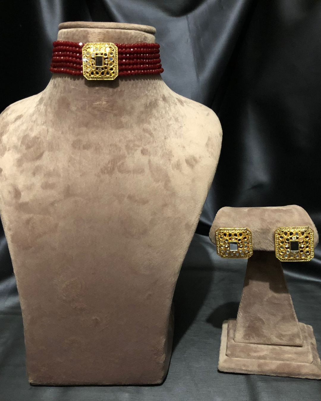 Victorian Traditional Glass Necklace Set - Maroon