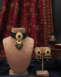 Victorian Traditional Kundan Necklace Set - Black