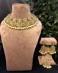 The Starlight Diva Golden Necklace Set