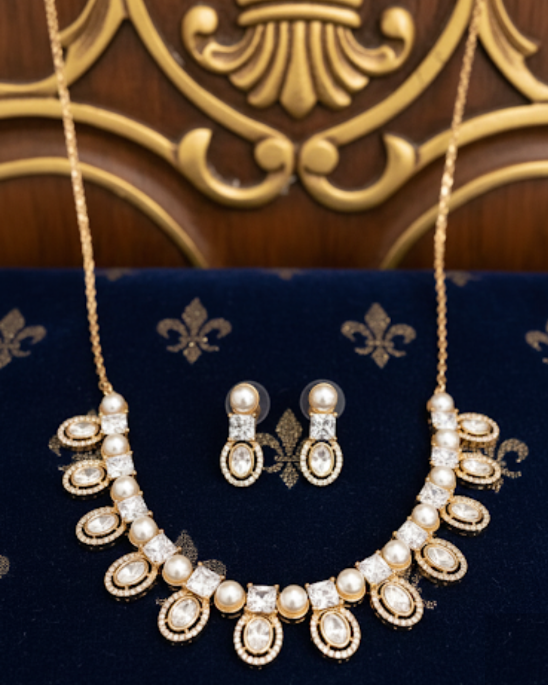 The Verra Necklace Set (Golden)