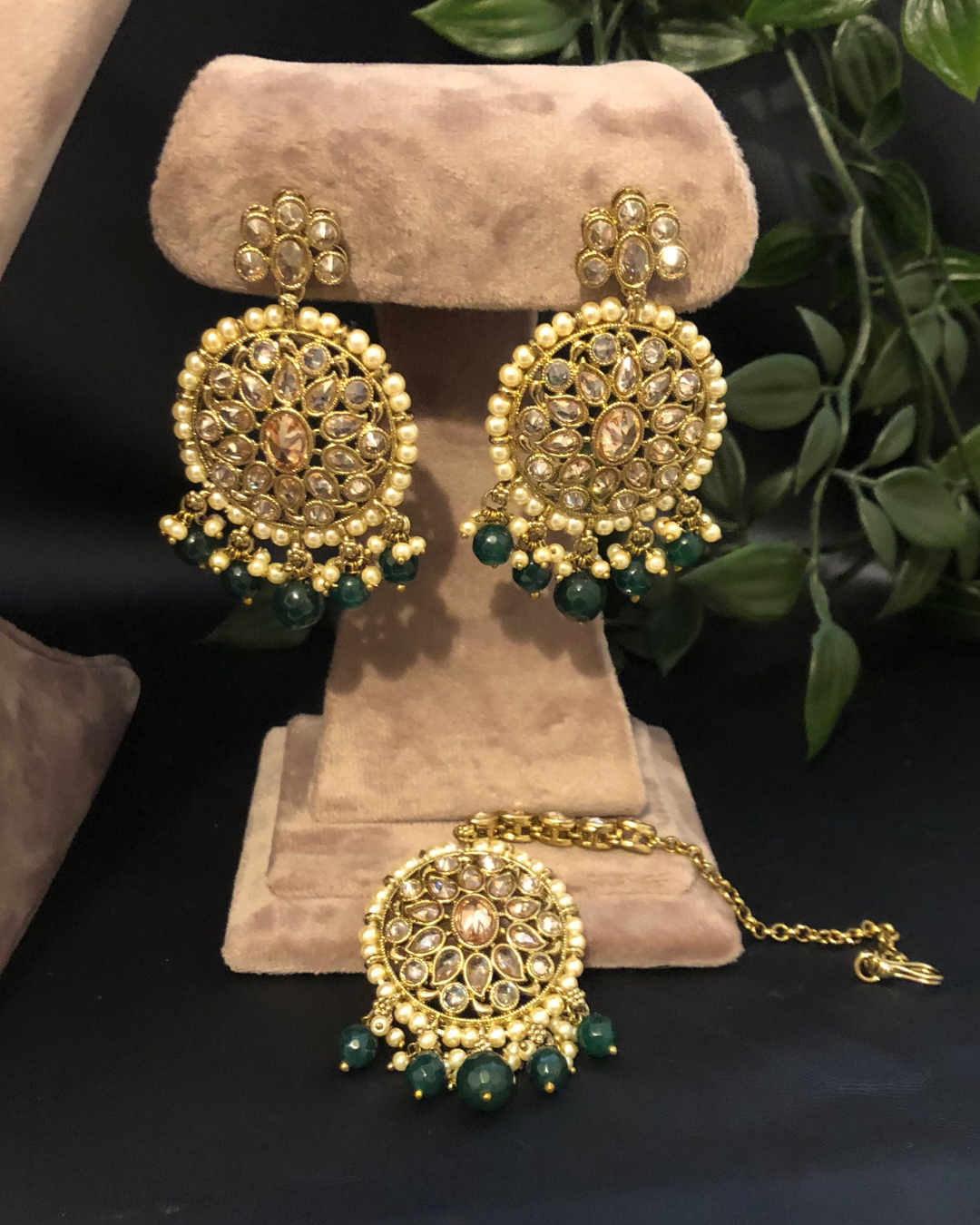 The Belgravia Emerald Necklace Set