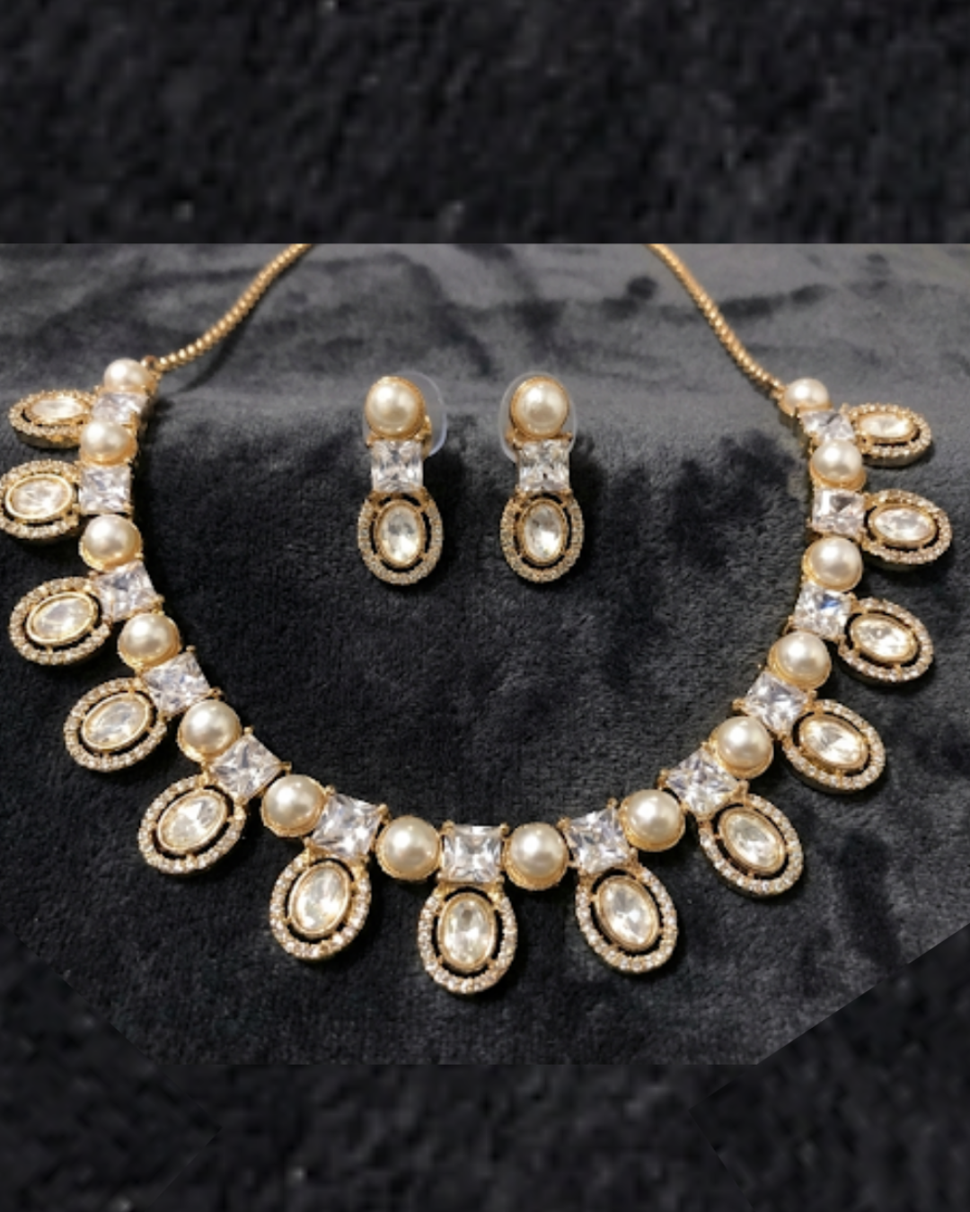 The Verra Necklace Set (Golden)