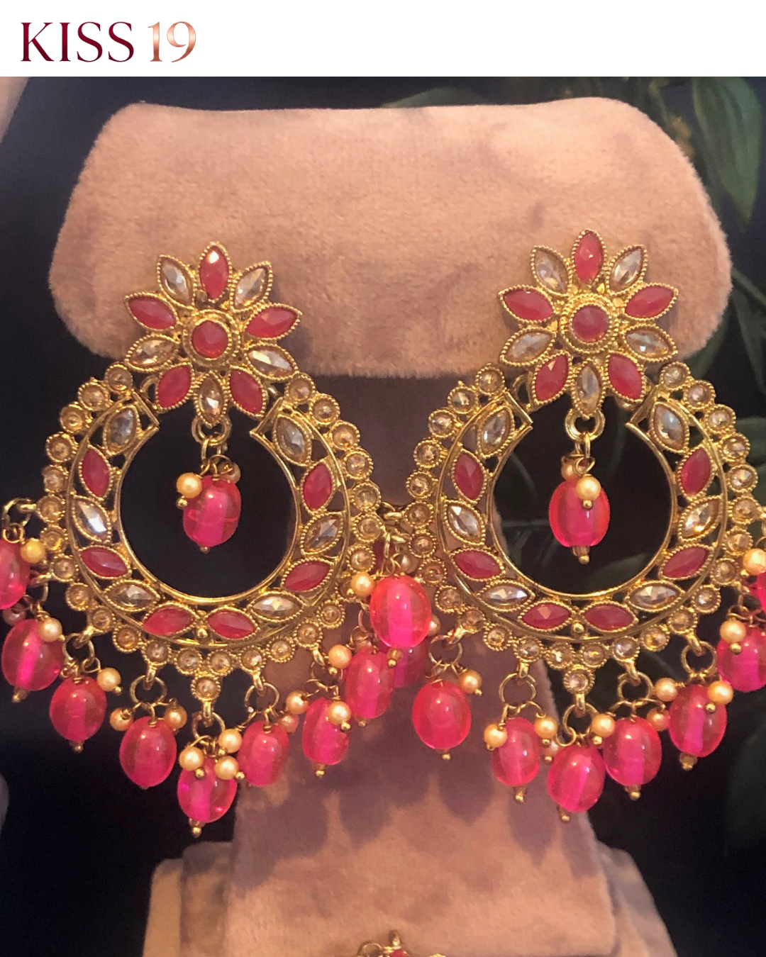 The Windsor Rose Choker Set