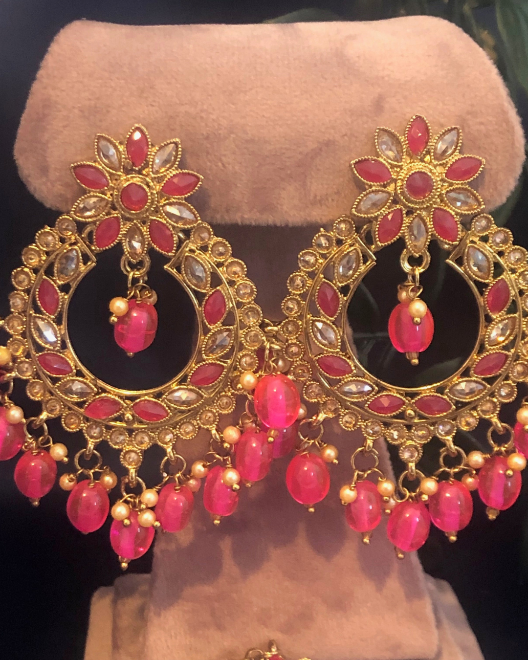 The Windsor Rose Choker Set
