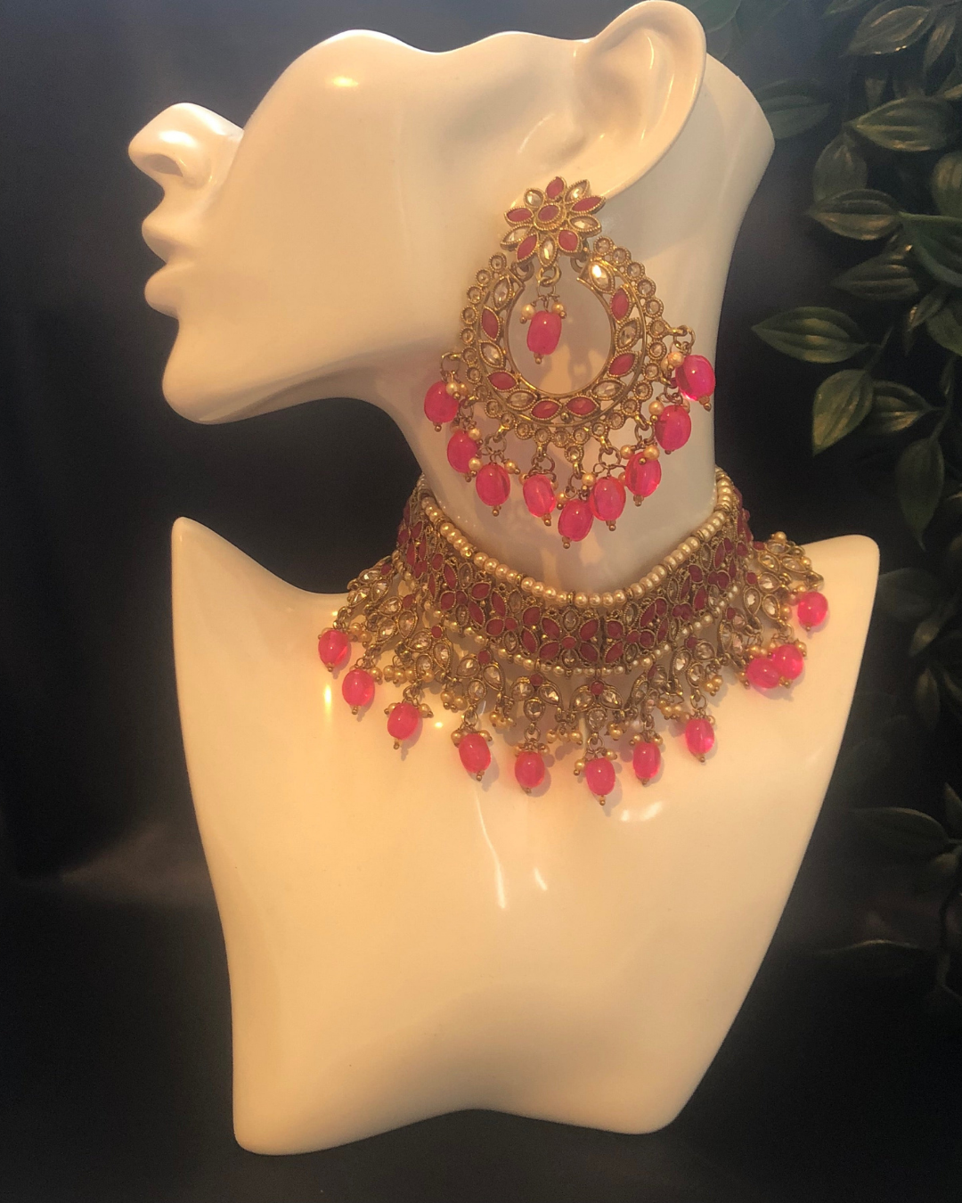 The Windsor Rose Choker Set