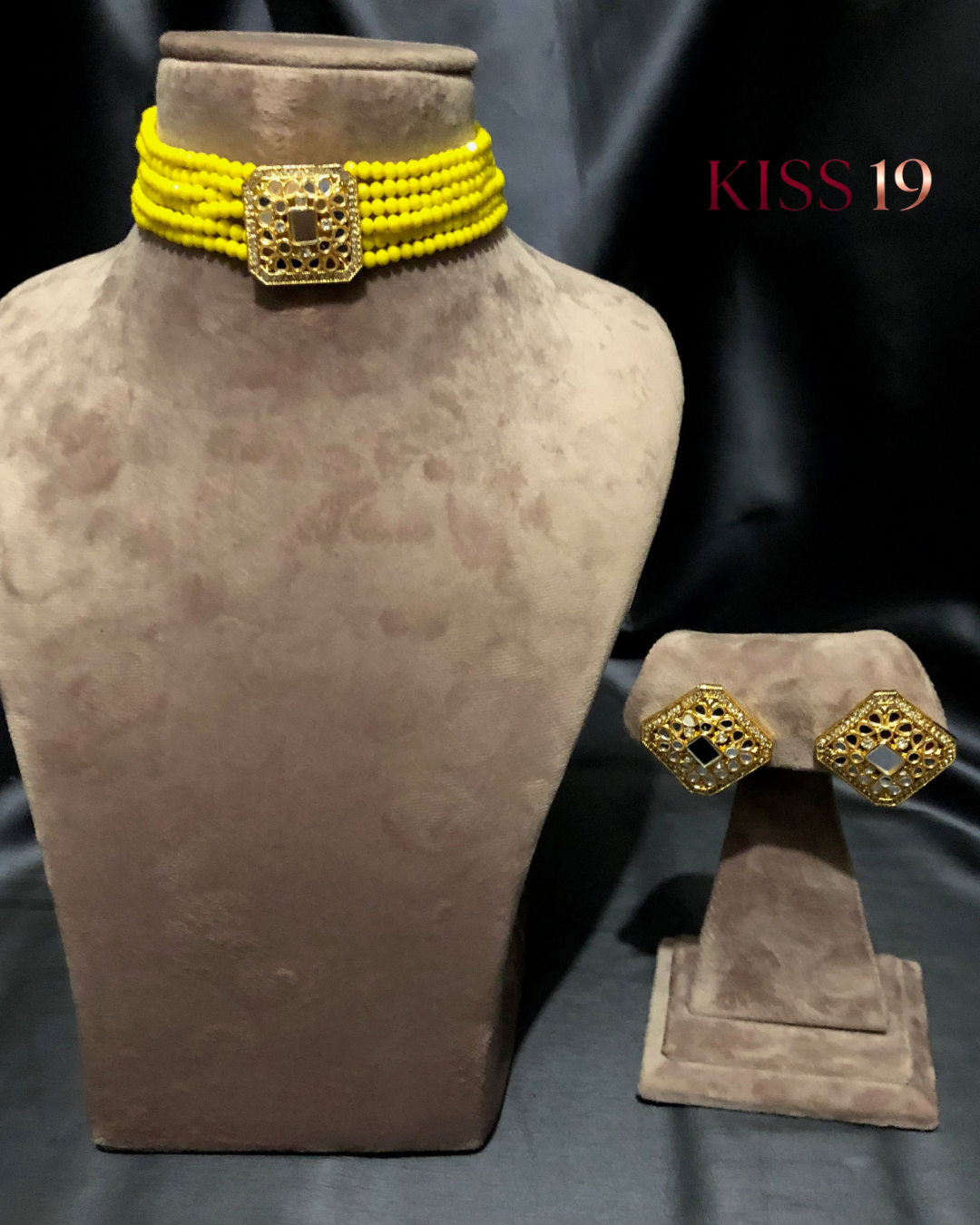 The Canary Glass & Pearl Choker Set